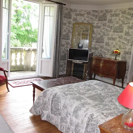 Demeure De La Pompe Bed & Breakfast 3*